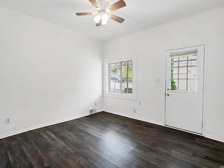 Convenient 2 Bedroom home in Mt. Washington available July 1! — Photo 14