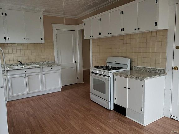 5th image of 107 Clinton Pl #109