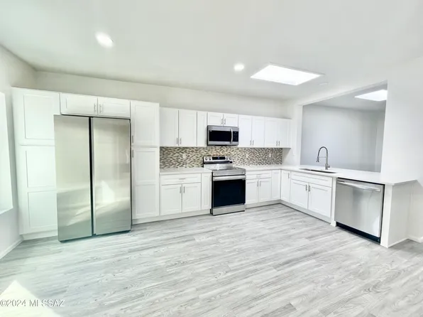 8115 E Rivenoak Dr, Tucson, AZ 85715