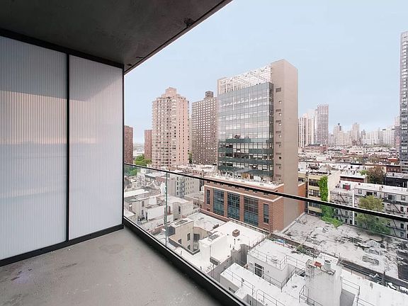 4th image of 302 E 96th St #1402