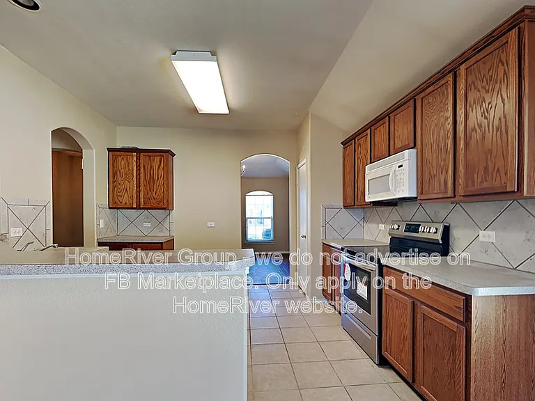 1046 Warbler — Photo 7