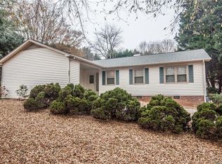 5561 Brookwood Ln, Hickory, NC 28602