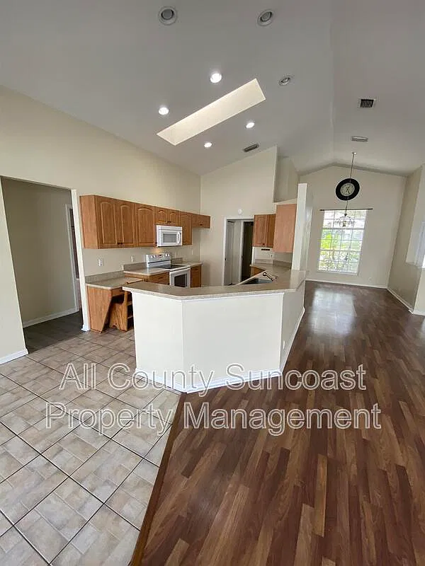 3 bed, 2.0 bath, $2,495 — Photo 4
