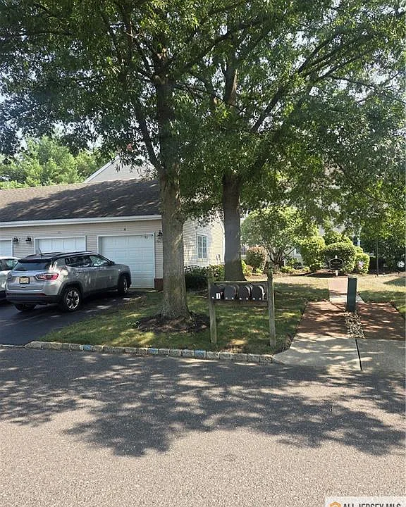 11 Chadwick Ln #11C