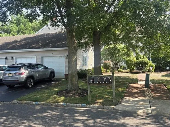 11 Chadwick Ln #11C, Monroe Township, NJ 08831