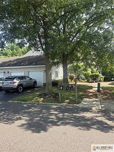 11 Chadwick Ln #11C Photo 1 11 Chadwick Ln #11C Photo 1