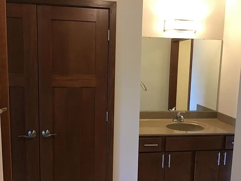 128 E Wisconsin St — Photo 9