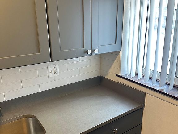 3rd image of 3825-203 N Pine Grove Ave