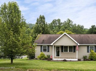 30 Stone Wall Cir, Mountain Top, PA 18707