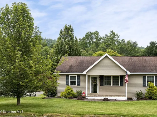 30 Stone Wall Cir, Mountain Top, PA 18707
