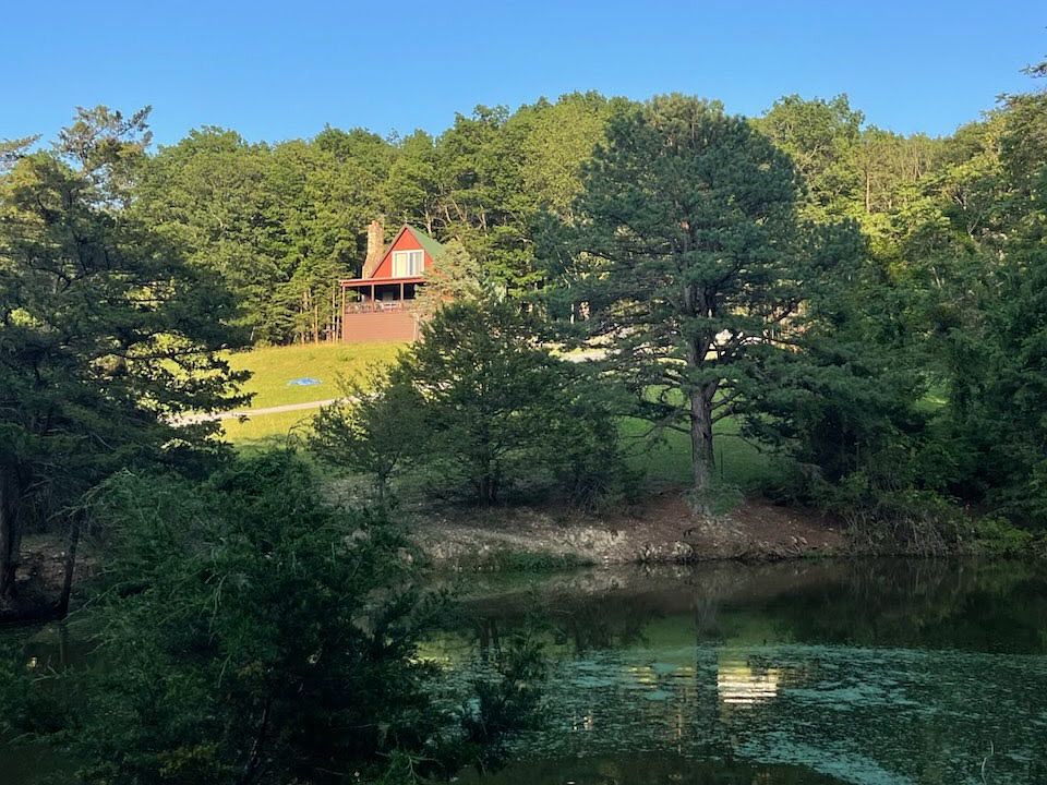 2nd image of 400 Yates Rd