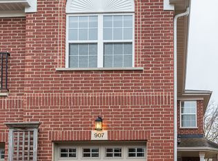 907 Bromley Pl #13-A4, Northbrook, IL 60062