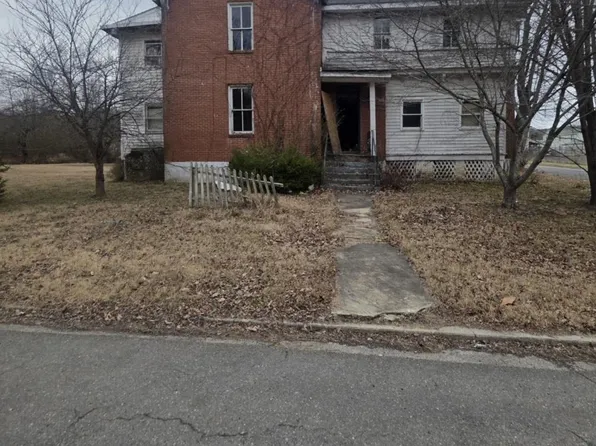 206 Jefferson Ave S, Pulaski, VA 24301