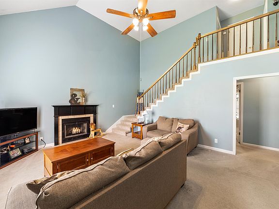 3rd image of 428 Crabtree Cir