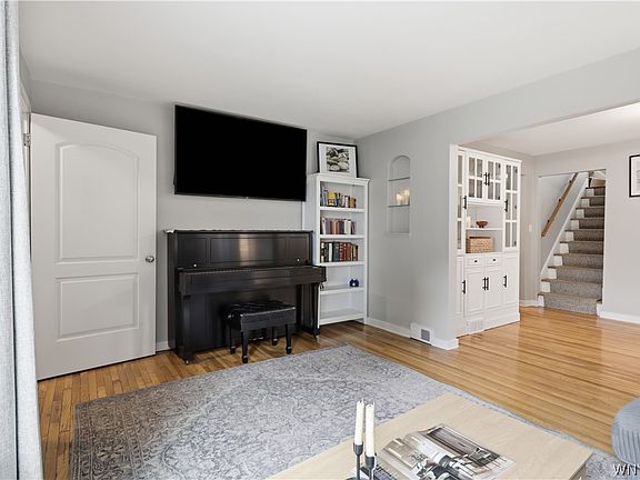 4th image of 36 Morton Dr