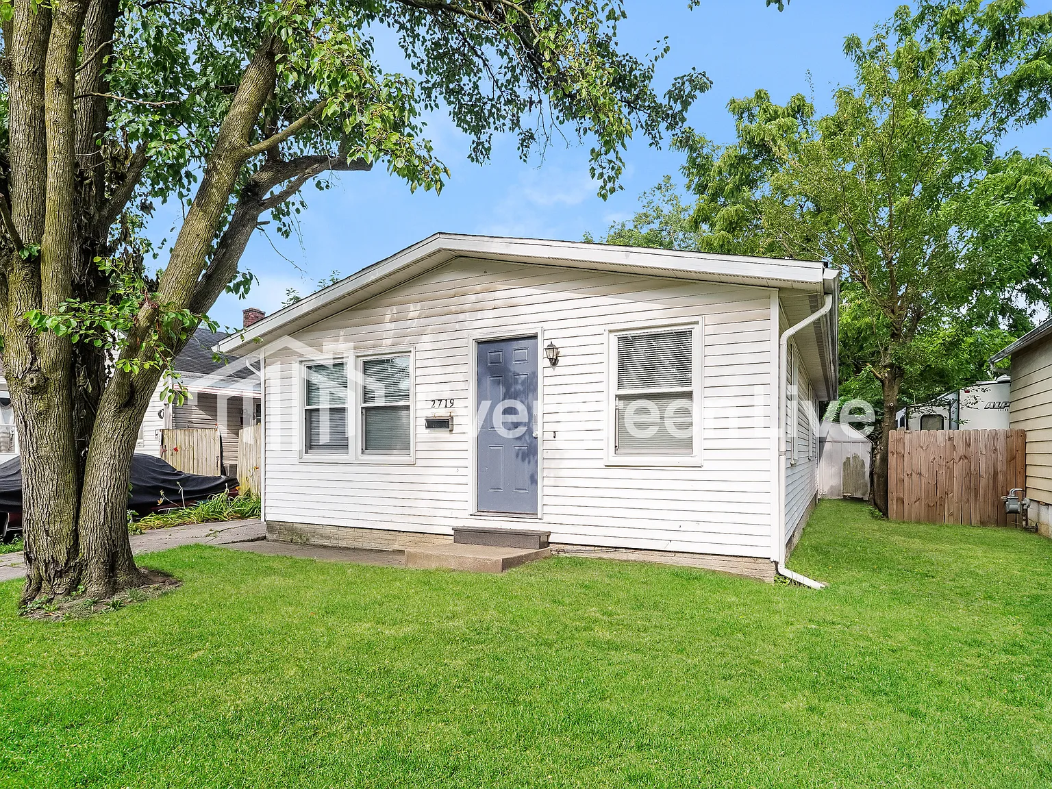 3 bed, 1.5 bath, 1056 sqft, $1,295 — Photo 2