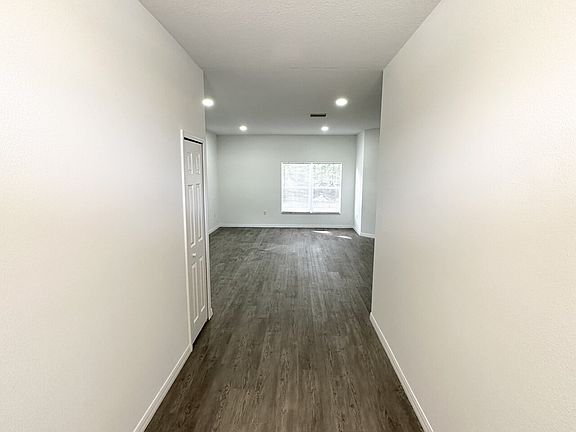 2nd image of 8 Wayside Pl