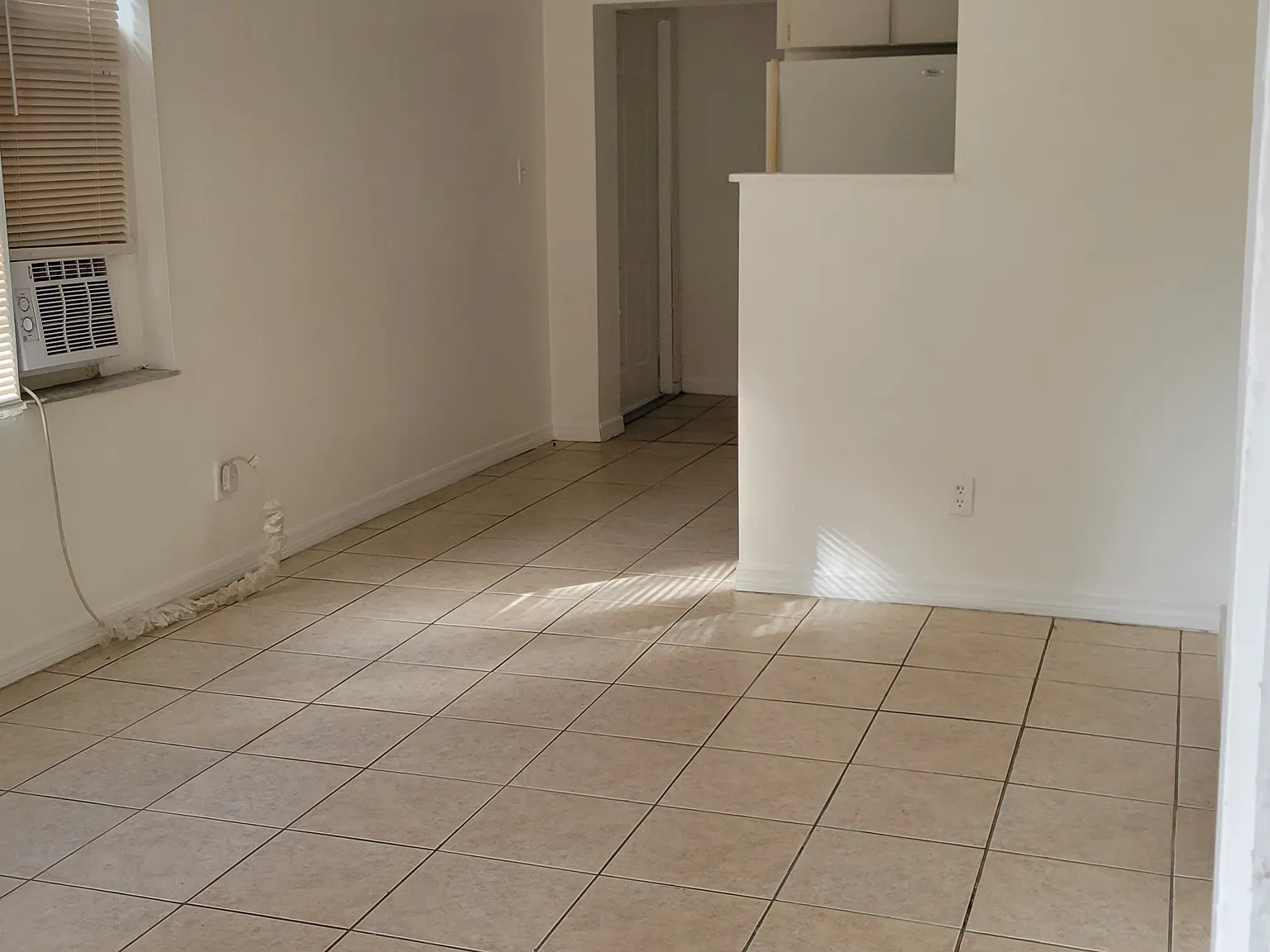 2 bed, 1000 sqft, $1,100 — Photo 2