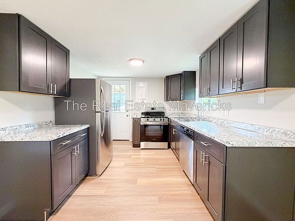 5th image of 132 Edgewood St