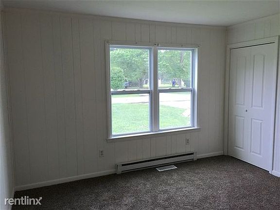 3rd image of 1405 Arbutus Dr