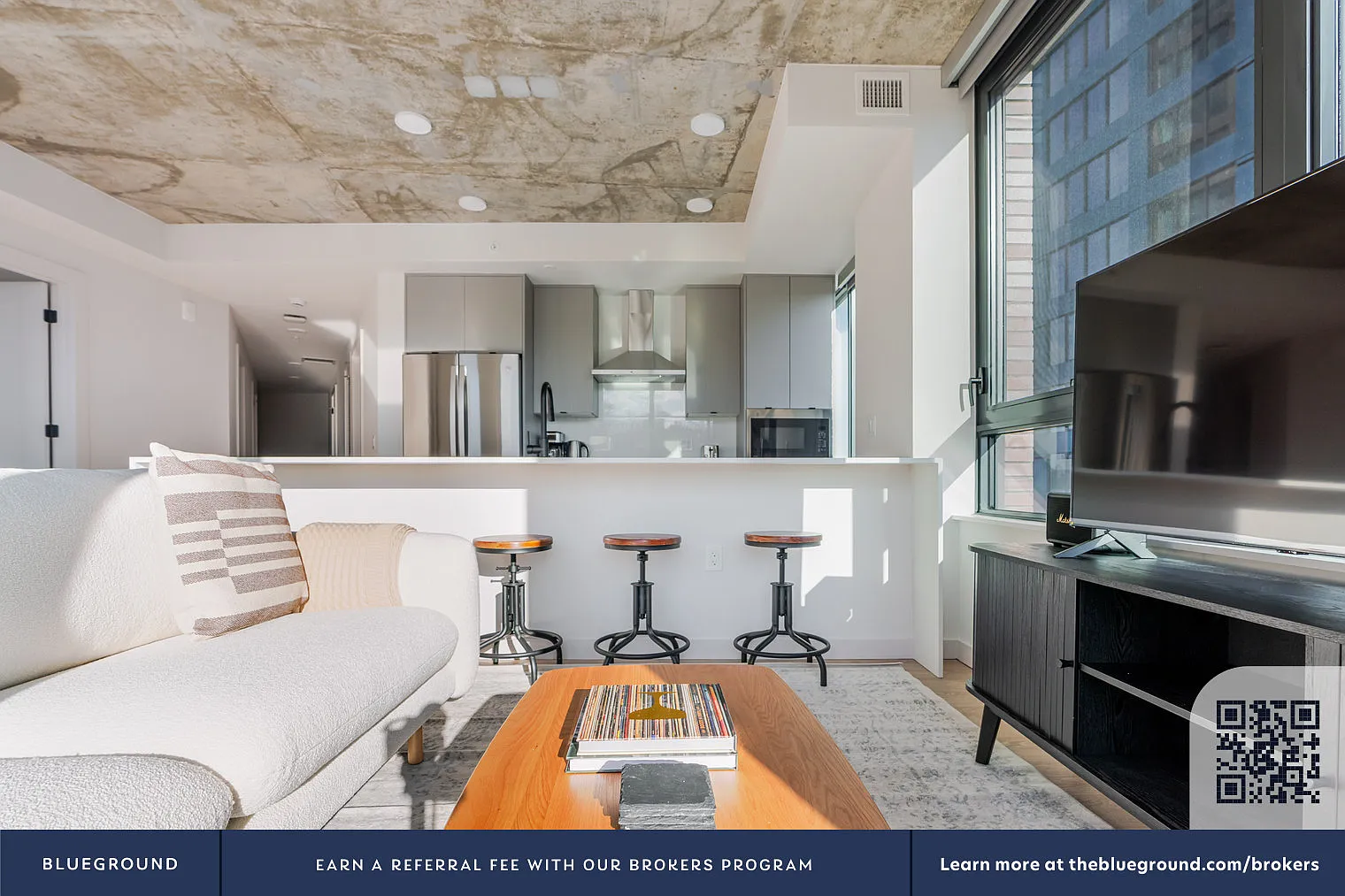 2 bed, 2.0 bath, 1080 sqft, $3,310 — Photo 3