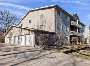 3814 Creek Hill Dr, Bettendorf, IA 52722