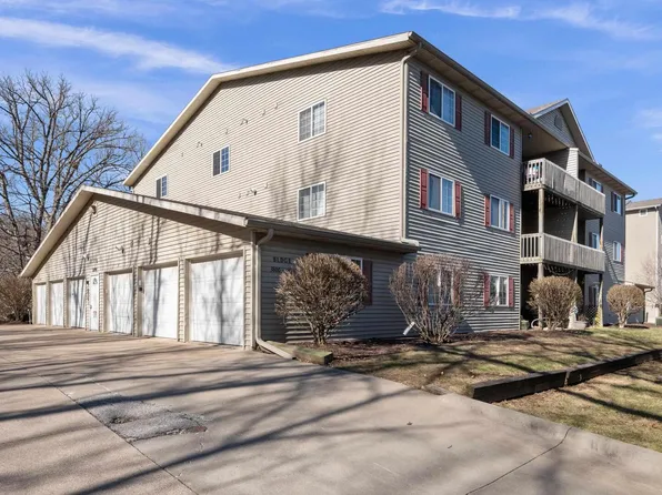 3814 Creek Hill Dr, Bettendorf, IA 52722