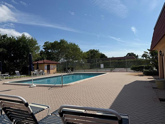 5th image of 5935 Forest Hill Boulevard #1