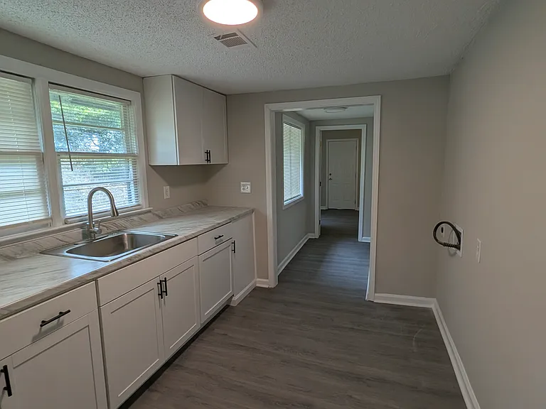 130 Margaret Dr — Photo 7