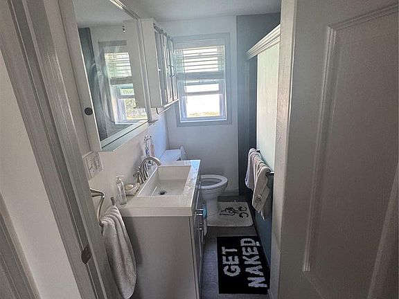 5th image of 3494 Ludlow Ave