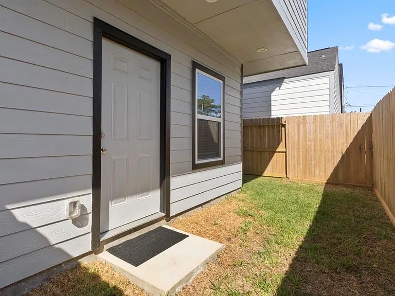 7608 Easter St — Photo 7