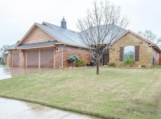 2621 SE 10th St, Moore, OK 73160
