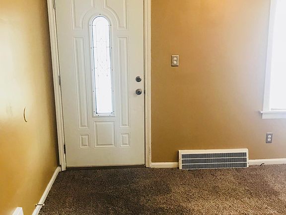 4th image of 25407 Stanford St