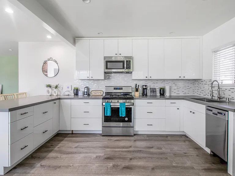 3230 N Lewis Ave — Photo 11