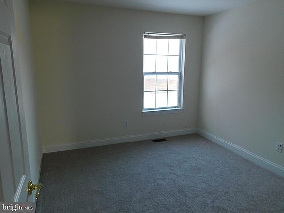 4th image of 70 Sugar Maple Rd