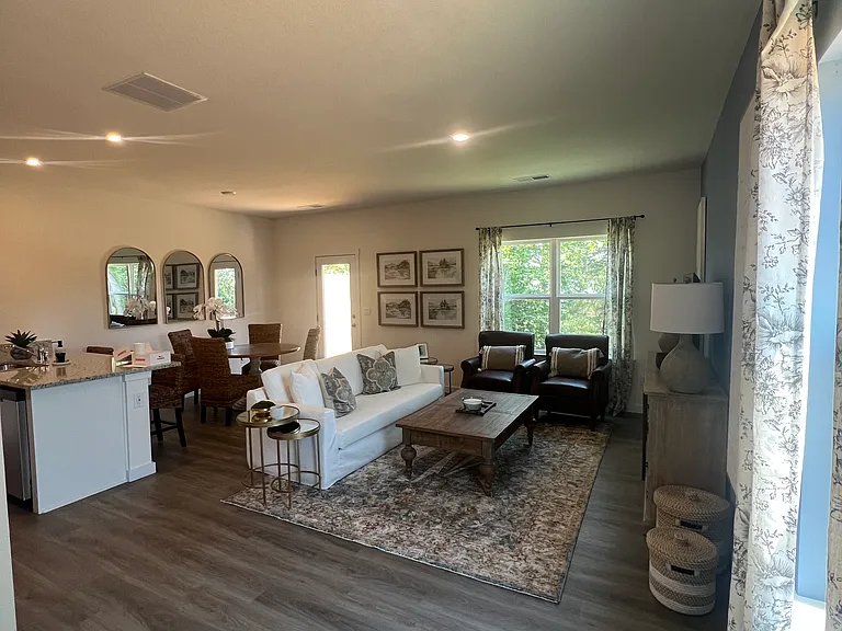 4214 Belcourt Ln NE — Photo 6