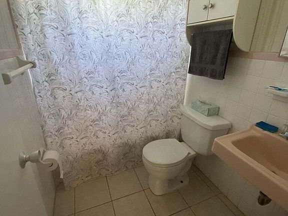 3rd image of 610 Jefferson Ave #1-2-1