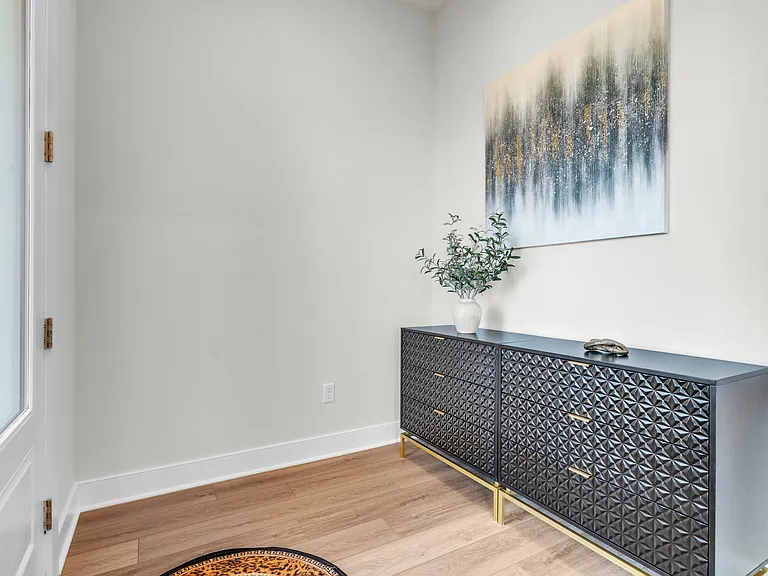 509 High Crescent Rd — Photo 3