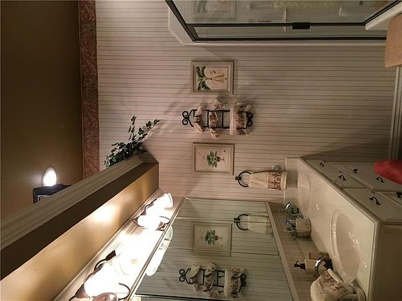 Large Dual vanity with makeu