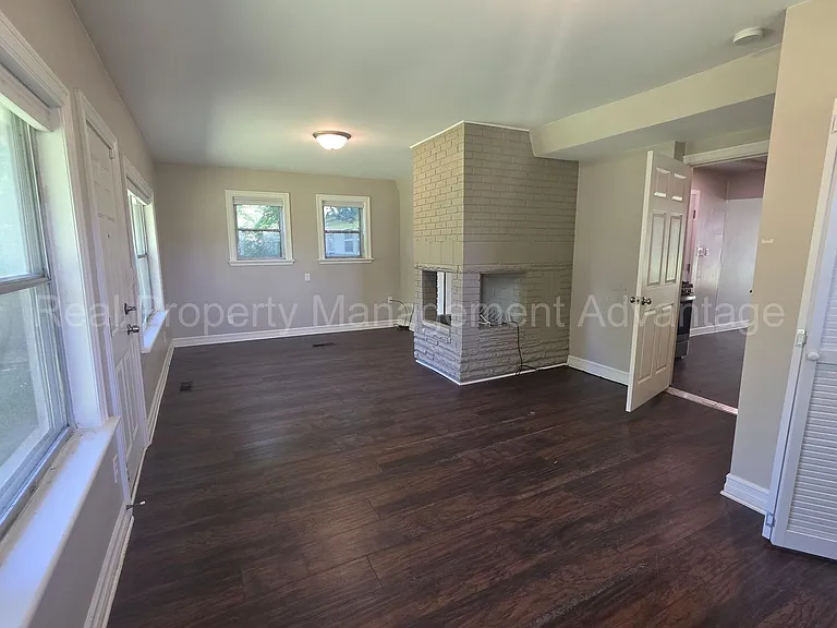 22041 Jerome St — Photo 9