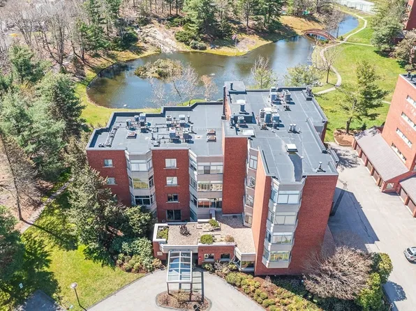 99 Florence St #10-4B, Newton, MA 02467