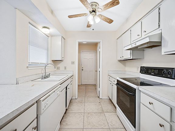 3rd image of 4511 Altamesa Blvd