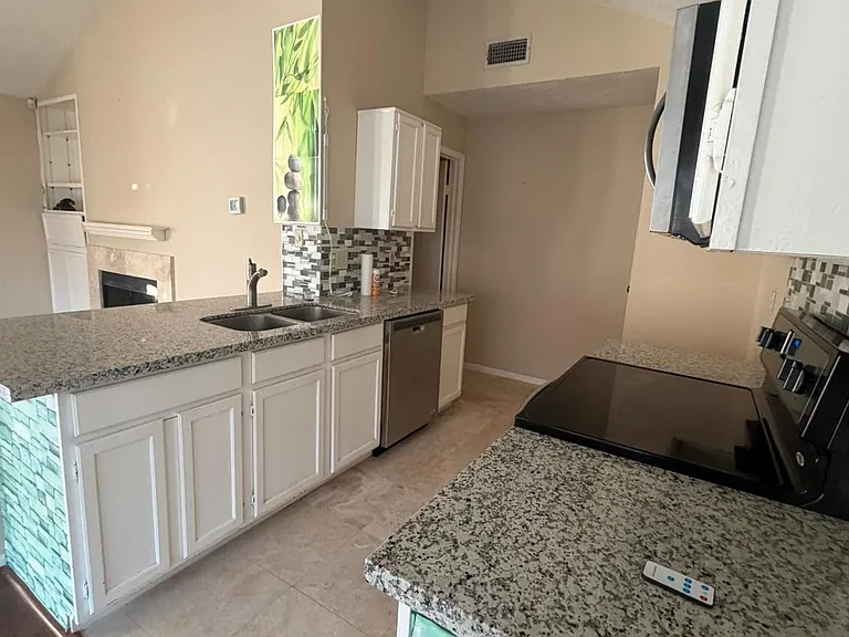 7219 Caddo Lake Ln — Photo 4