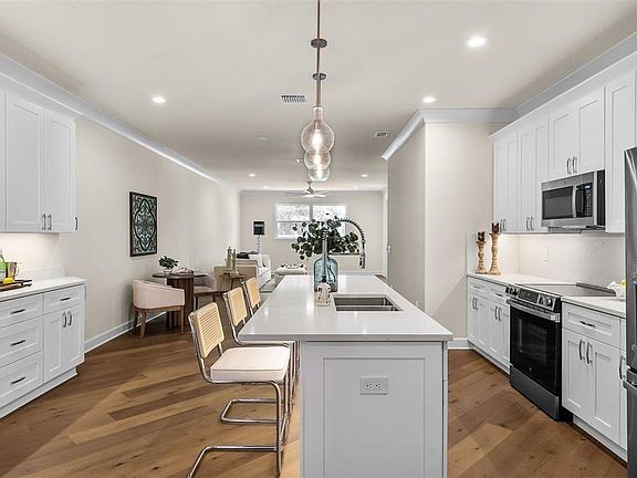 5th image of 207 ATHENIAN WAY