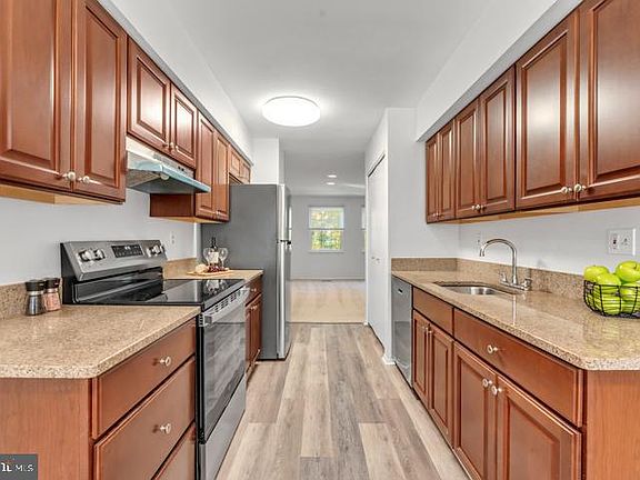 3rd image of 5 Shady Hill Ct