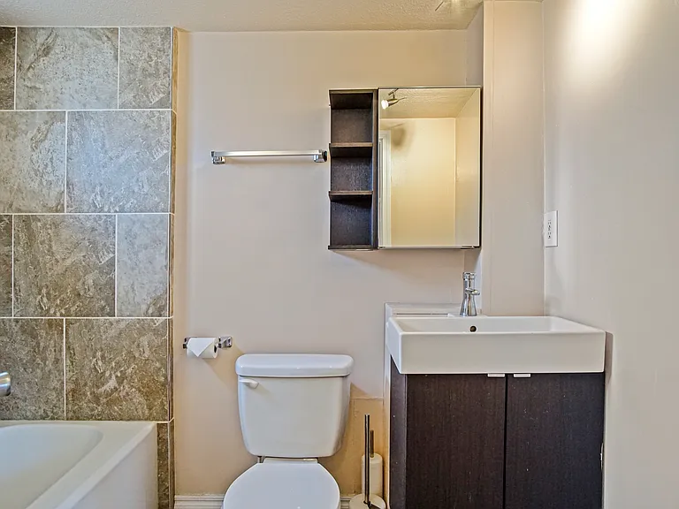 1424 NW 33rd St #B — Photo 6