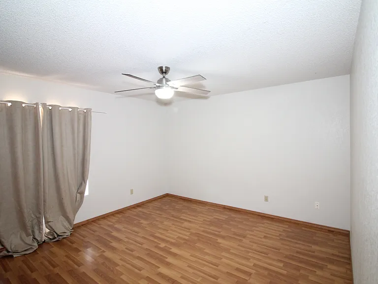 3152 W Marconi Ave — Photo 11