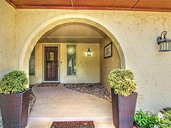 4th image of 11225 Folkstone Dr