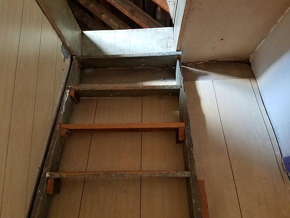 5th image of 15 Essex St