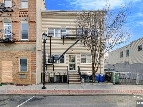 2nd image of 513 11th Street
